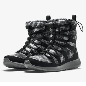 Nike roshe sneaker boots